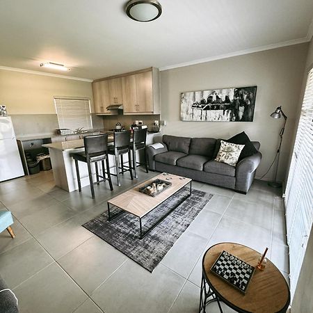 Appartamento Nemesia Court Durbanville Esterno foto