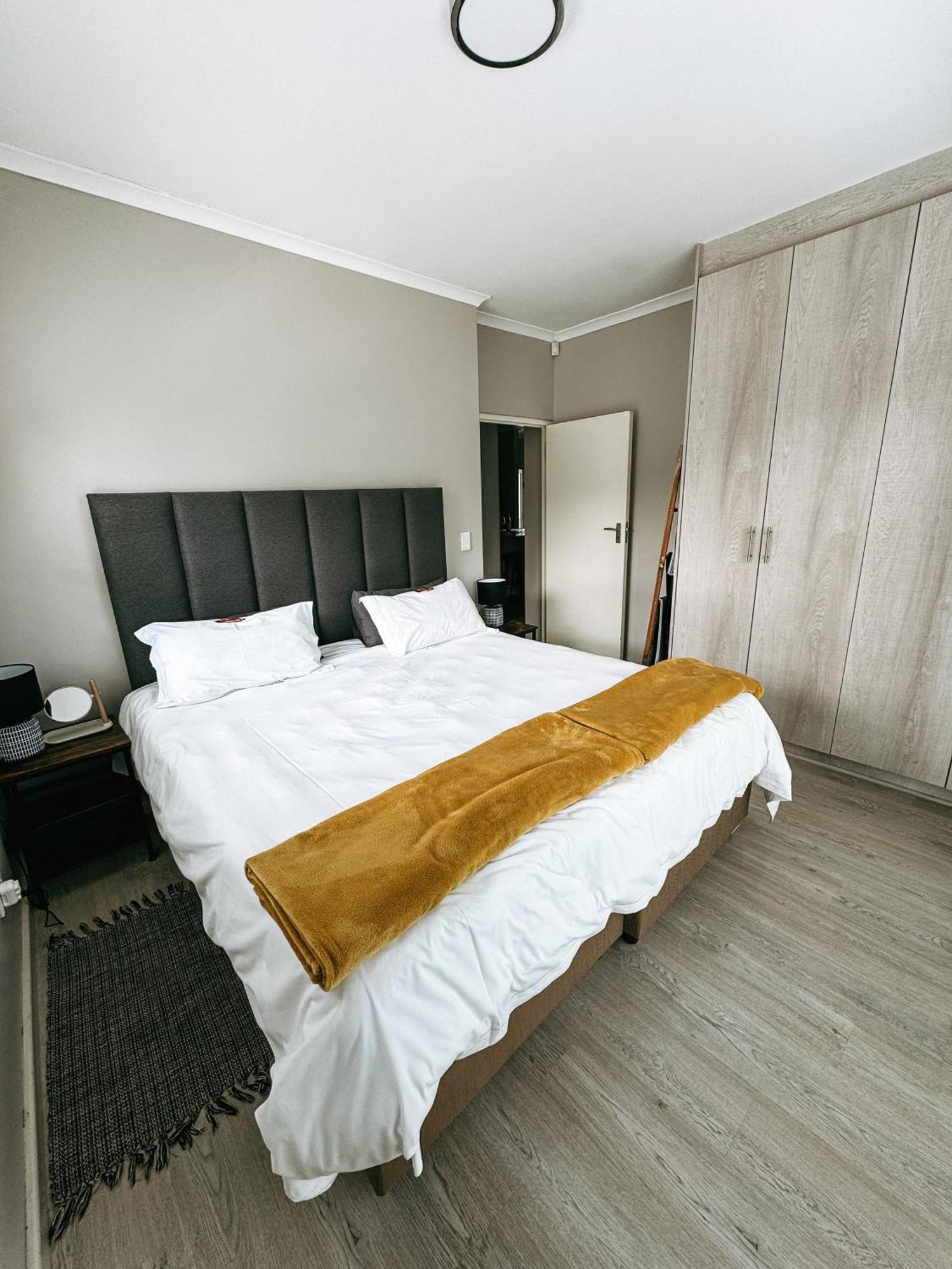 Appartamento Nemesia Court Durbanville Esterno foto