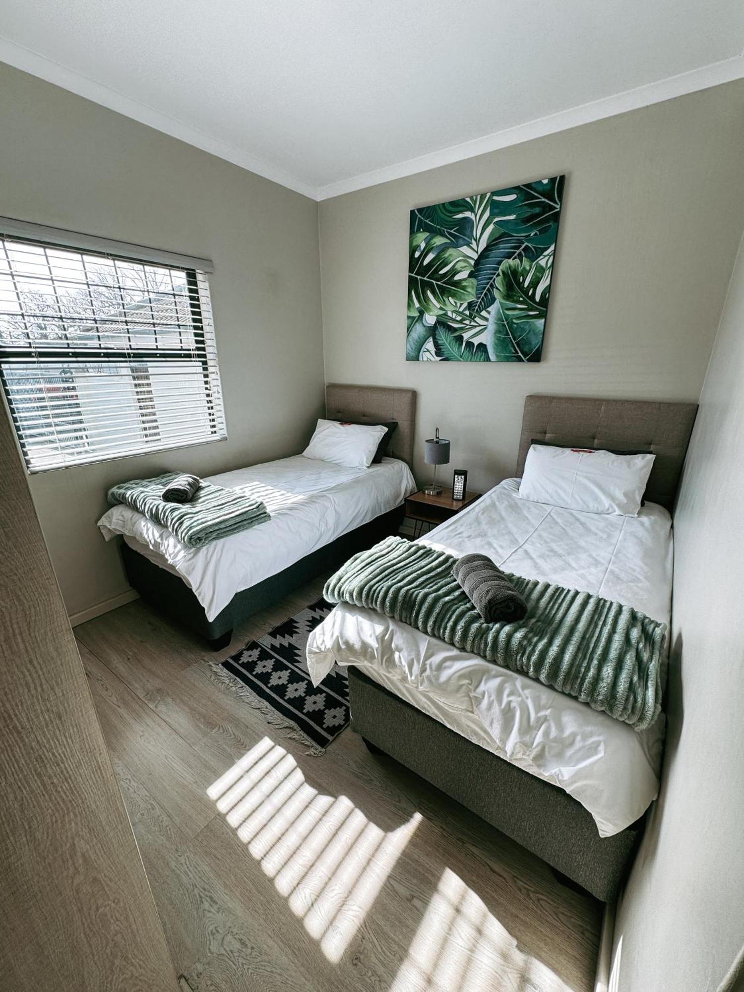 Appartamento Nemesia Court Durbanville Esterno foto