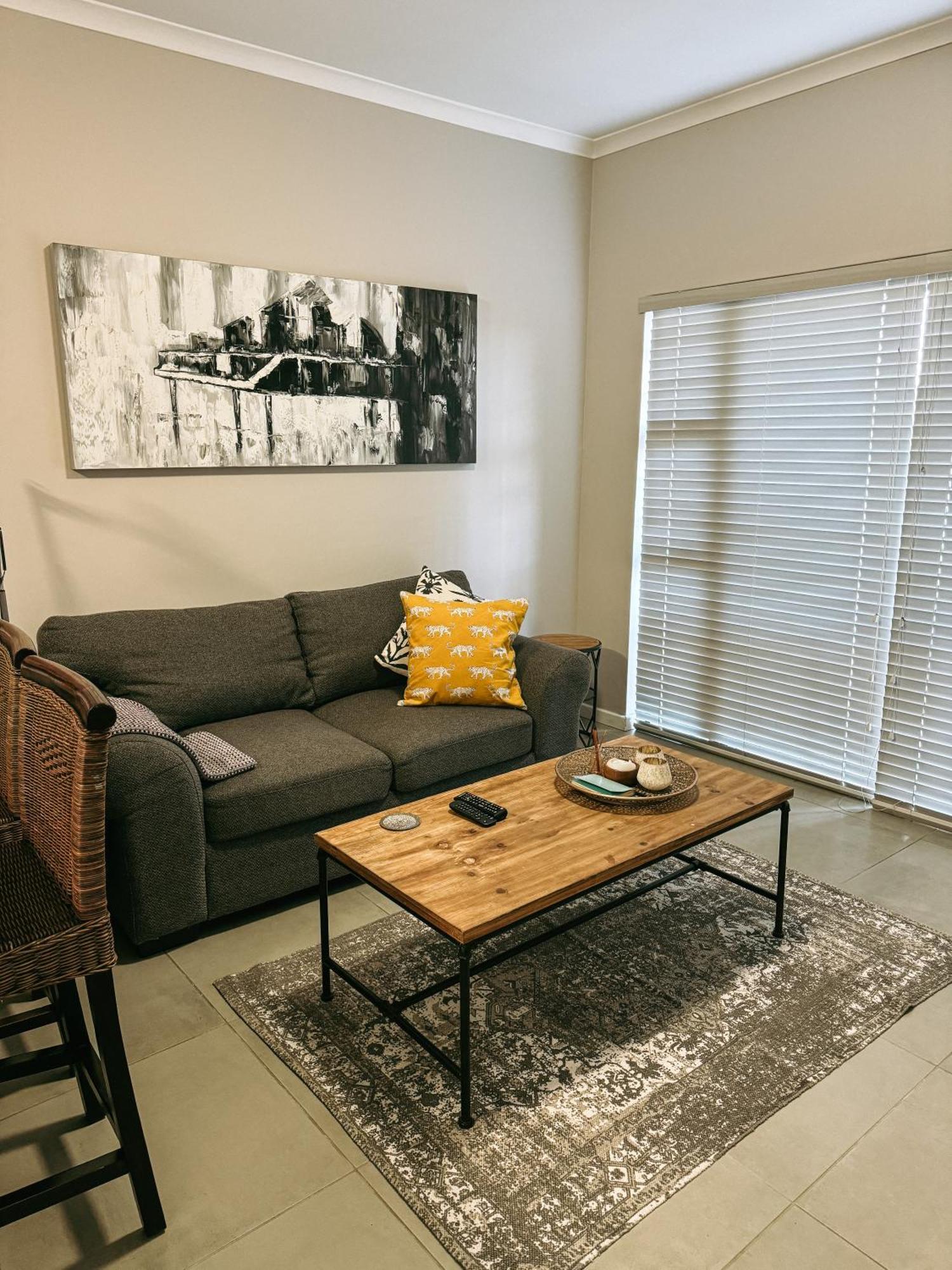 Appartamento Nemesia Court Durbanville Esterno foto